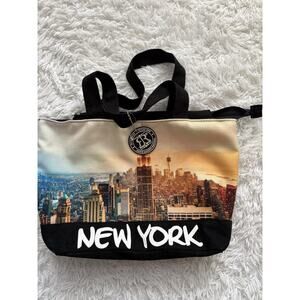 Robin Ruth “New York” Canvas Zipper Purse. Cute, Grt. Shape